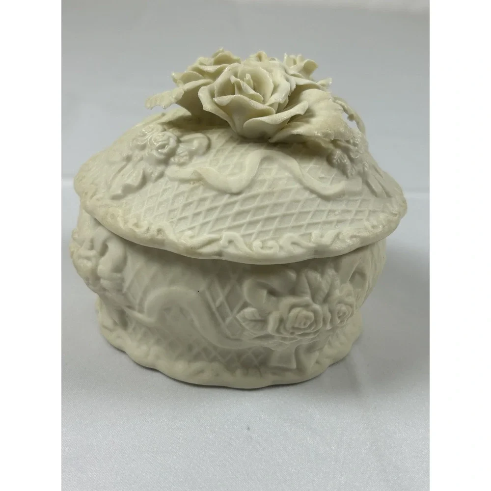 Vintage 1980's Porcelain Bisque Ivory W/lid Trinket‎ Jewelry Vanity Box w Roses